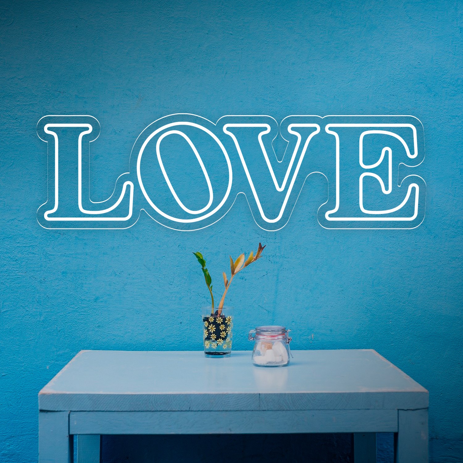 Imagen de Low Cost "Love" Neon Sign