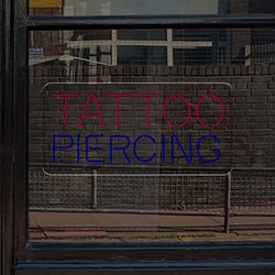 Zeige Details für Neon "Tattoo Piercing" Bild von Neon "Tattoo Piercing"